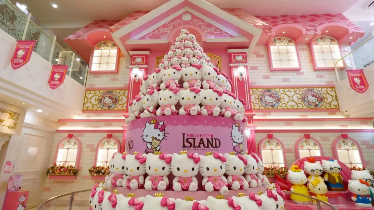 https://api.holicay.com/uploads/large_aca586b7-webp-Hello Kitty Island Museum.webp